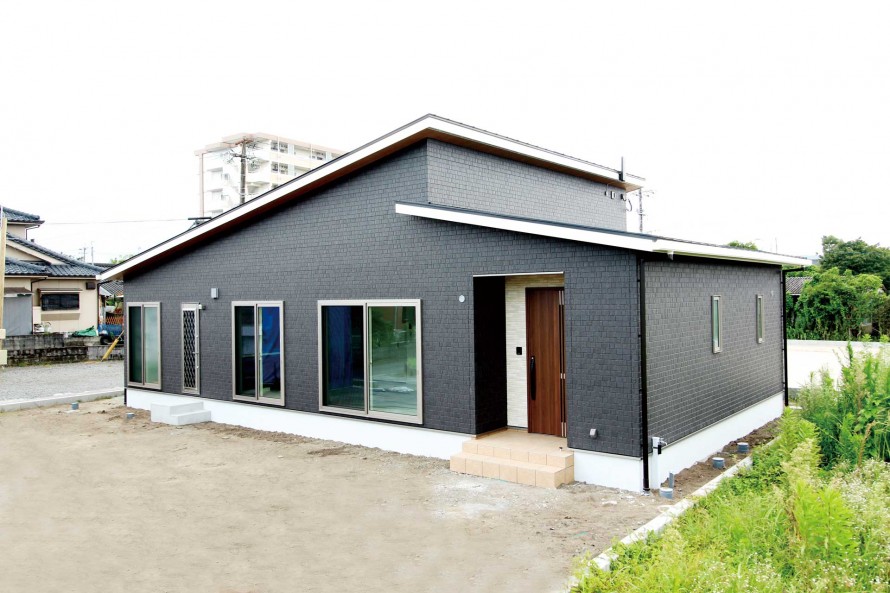 ゆったりとした時間が流れる3人暮らしの平屋の家