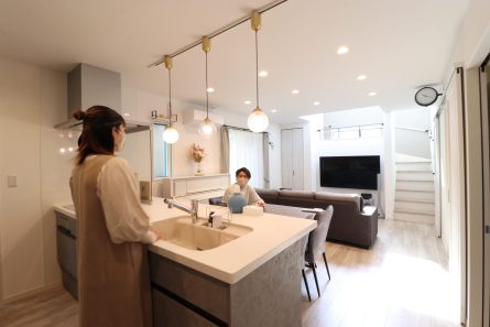 スキップフロアを取り入れたおしゃれな二階建て