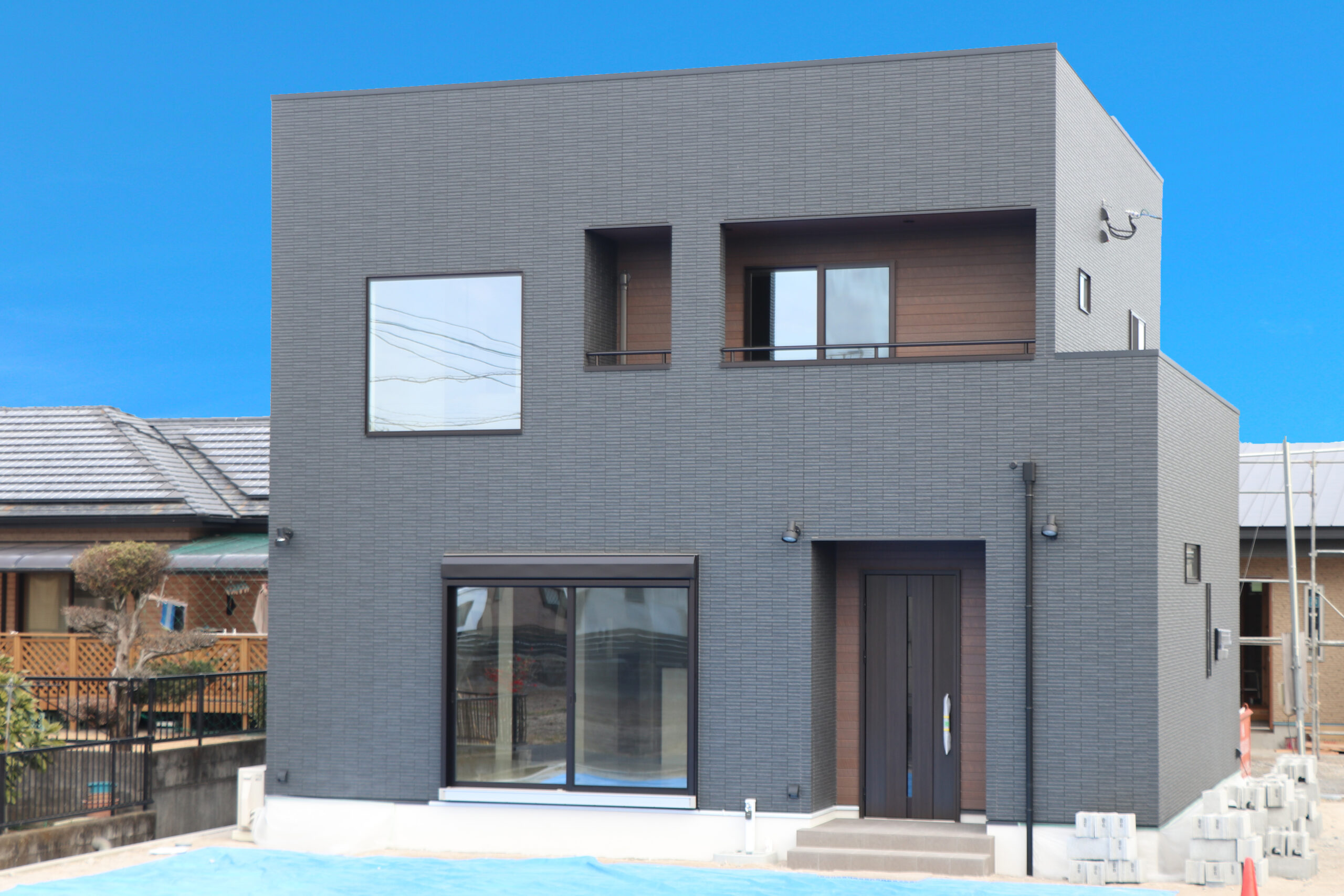 立体的な空間で家族だんらんの空間を明るくする2階建て