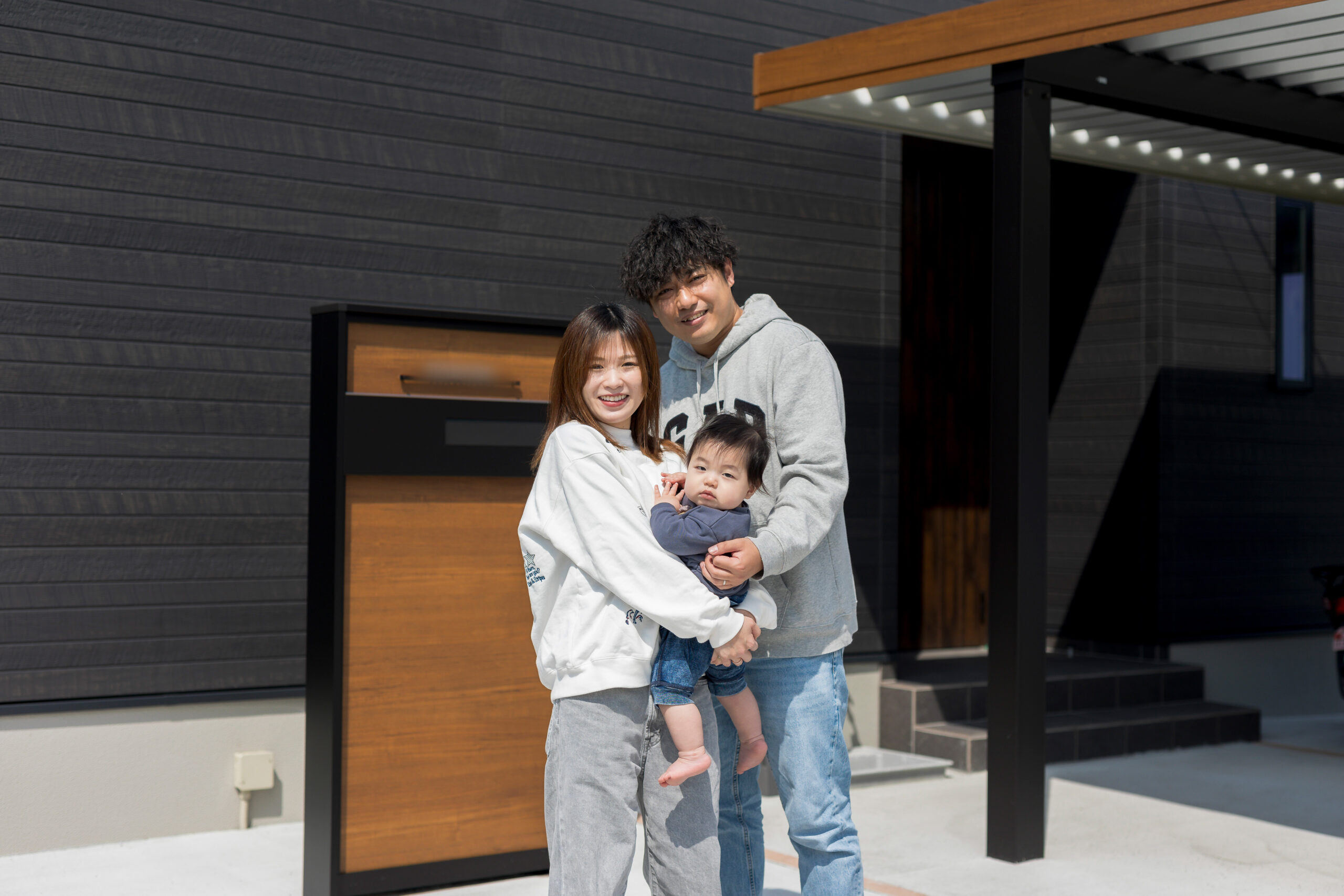 重厚な美しさと開放感を備えた、洗練された安らぎの住まい