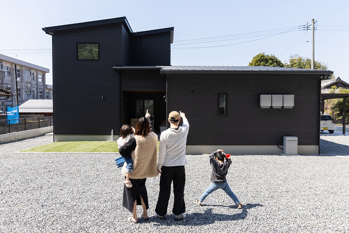 早朝サウナで『整う』日常。緻密な生活動線で暮らしやすさを極めた大空間の平屋