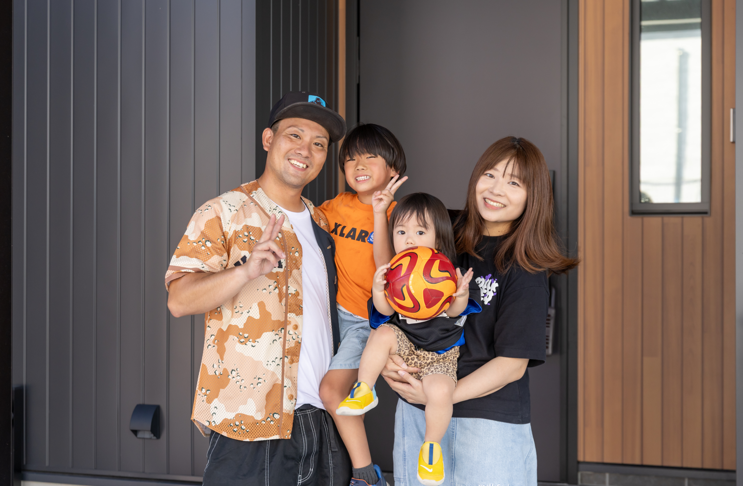 愛車を眺め、家族と暮らす。こだわりを詰め込んだ平屋のガレージハウス